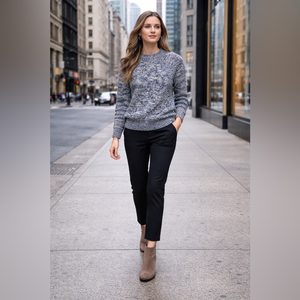 Universal Thread woman’s Navy and white/gray Crewneck Sweater